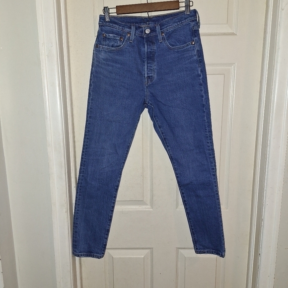 Levis 501 blue jeans size small - Picture 1 of 9